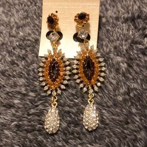 🌻 3 for 20 gold tone earrings